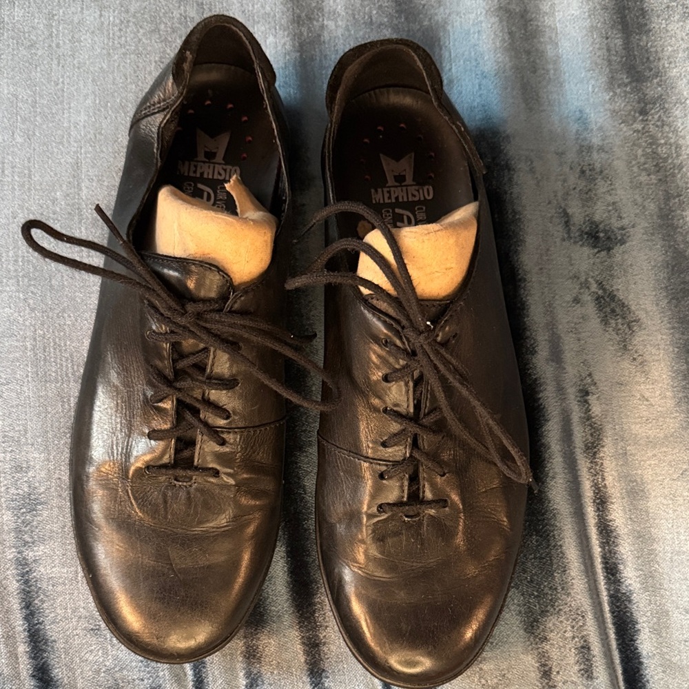 Mephisto black leather lace-ups W8